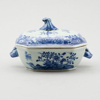 SMÖRASK, porslin, Kina, Qianlong 1736-1795.