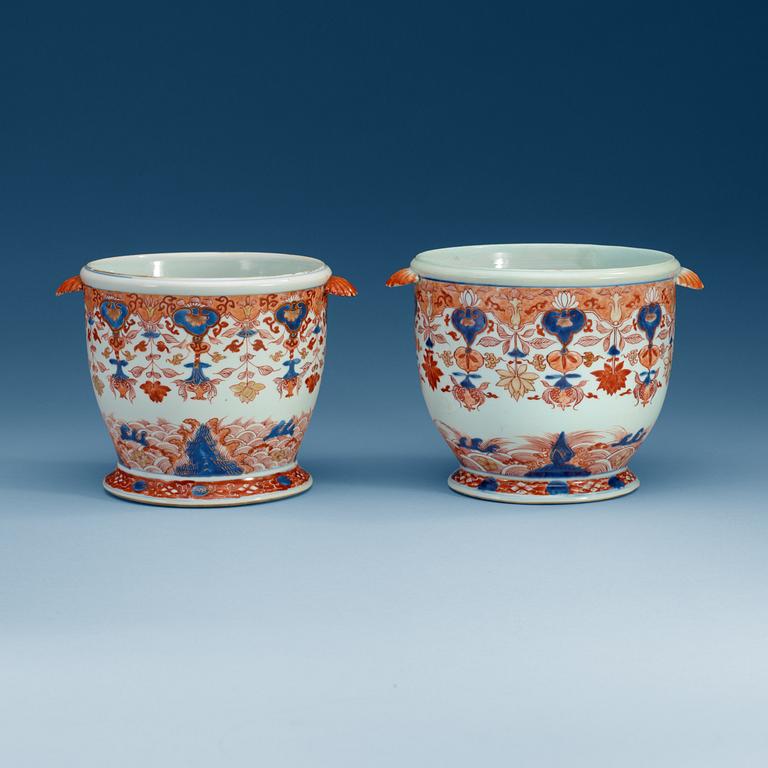 A pair of imari wine coolers, Qing dynasty, early 18th Century.