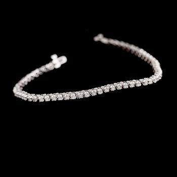 ARMBAND, 14 k vitguld, briljantslipade diamanter tot 1.89 ct.