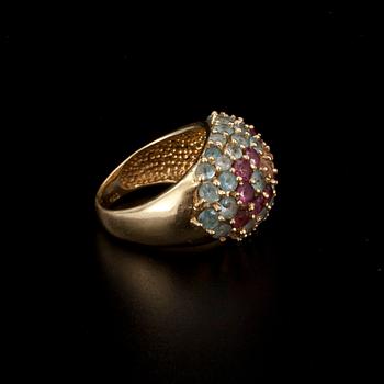 RING, 18K guld. Briljantslipade topaser och ametister. Vikt 12 g.