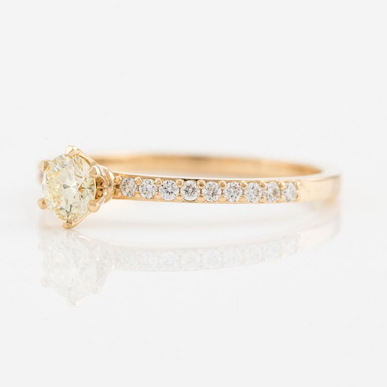 Ring 18K guld med en rund briljantslipad diamant ca 0.30 ct.