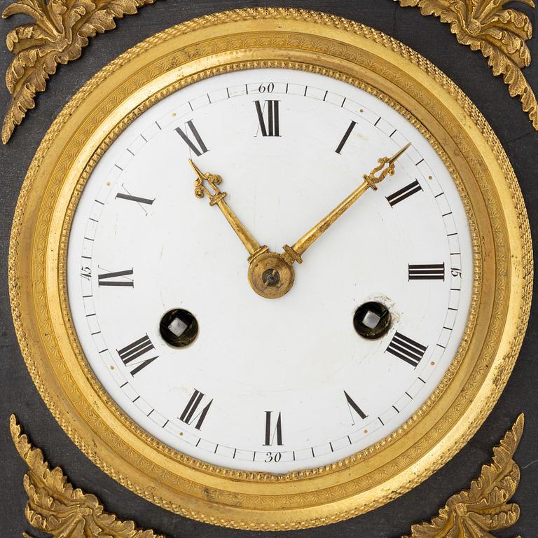 A mantle clock, end of the 19th Century.