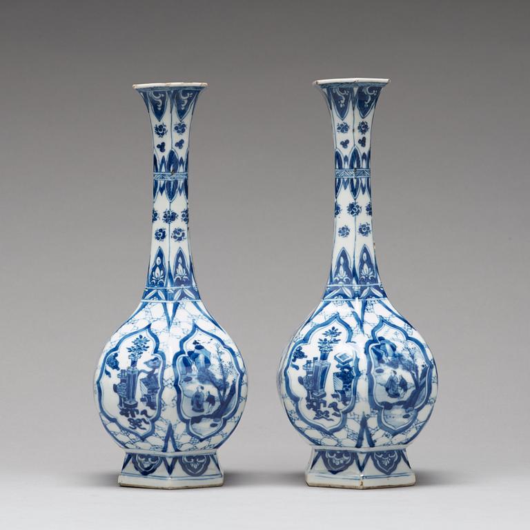 A pair of blue and white hexagonal vases, Qing dynasty, Kangxi (1662-1722).