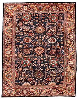 272. A CARPET, an antique Ziegler Mahal, ca 417,5 x 326 cm (as well as one end with 2 cm flat weave).