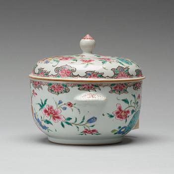 An imari tureen with cover, Qing dynasty, first half of the 18th century.