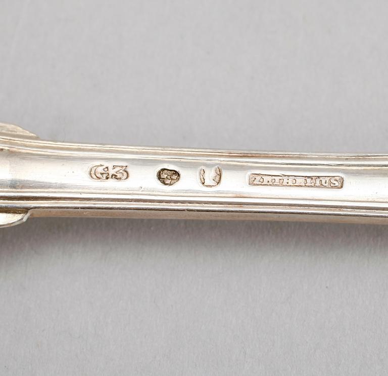 SILVERFÖREMÅL, 6 st, olika åldrar och modeller. Vikt ca 308 g.