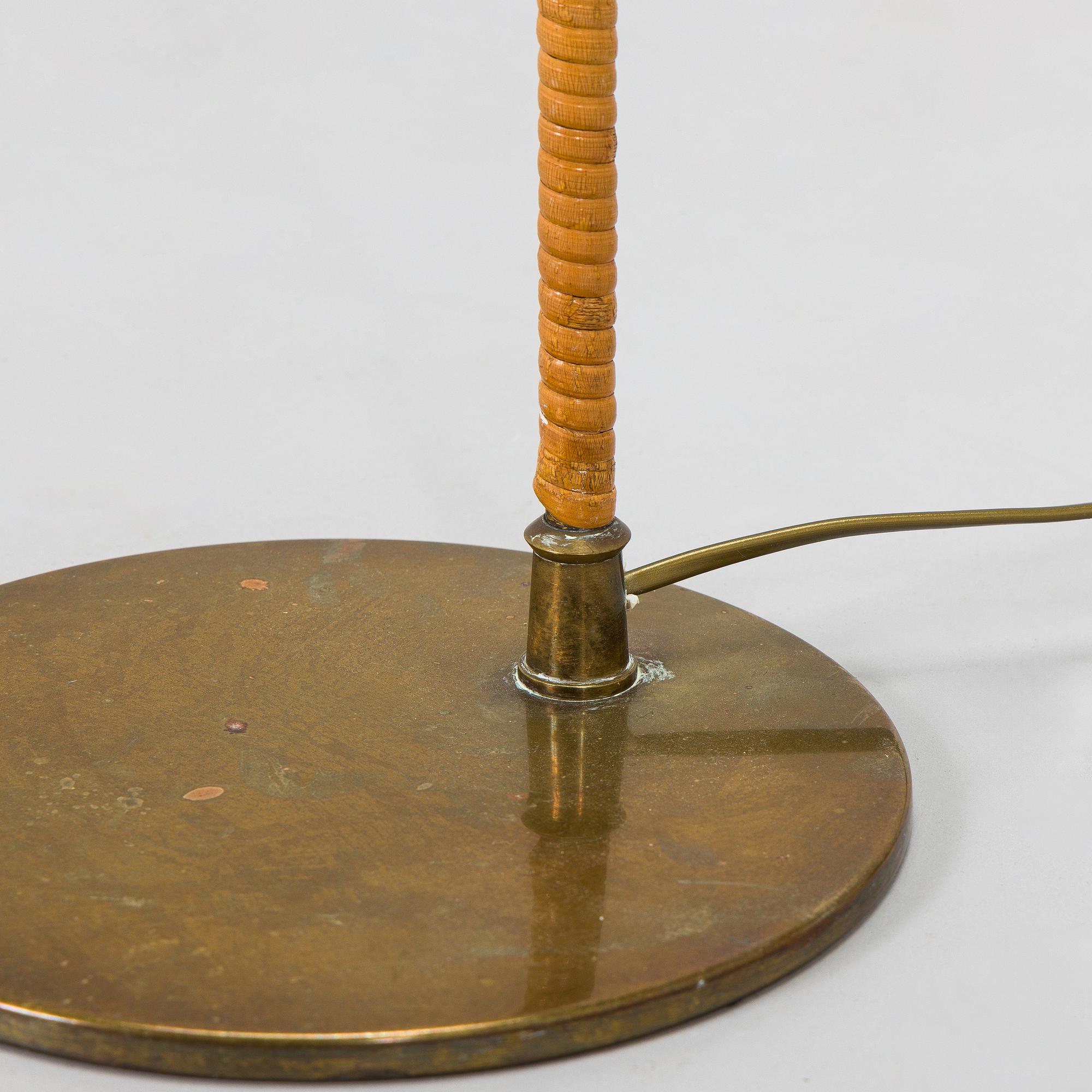 Paavo Tynell, golvlampa, modell 9628 för Idman 1900-talets mitt.