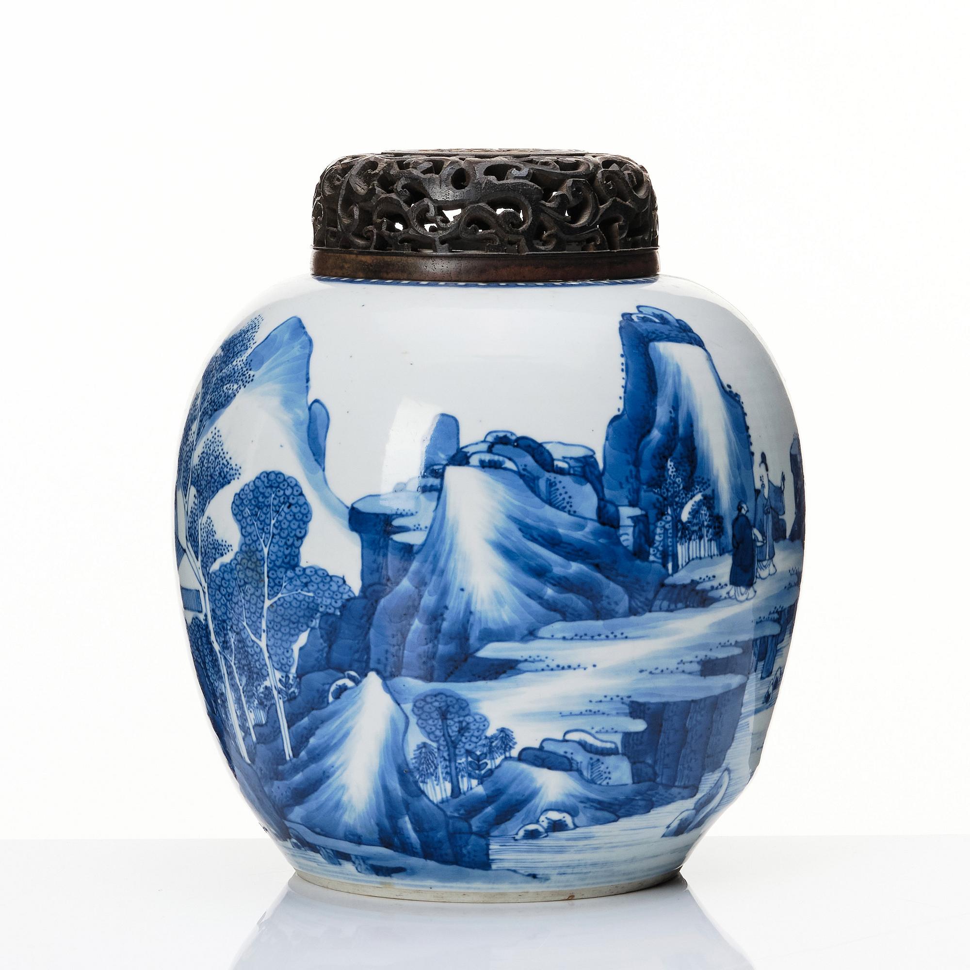Urna, porslin. Kina, Qingdynastin, Kangxi (1662-1722).
