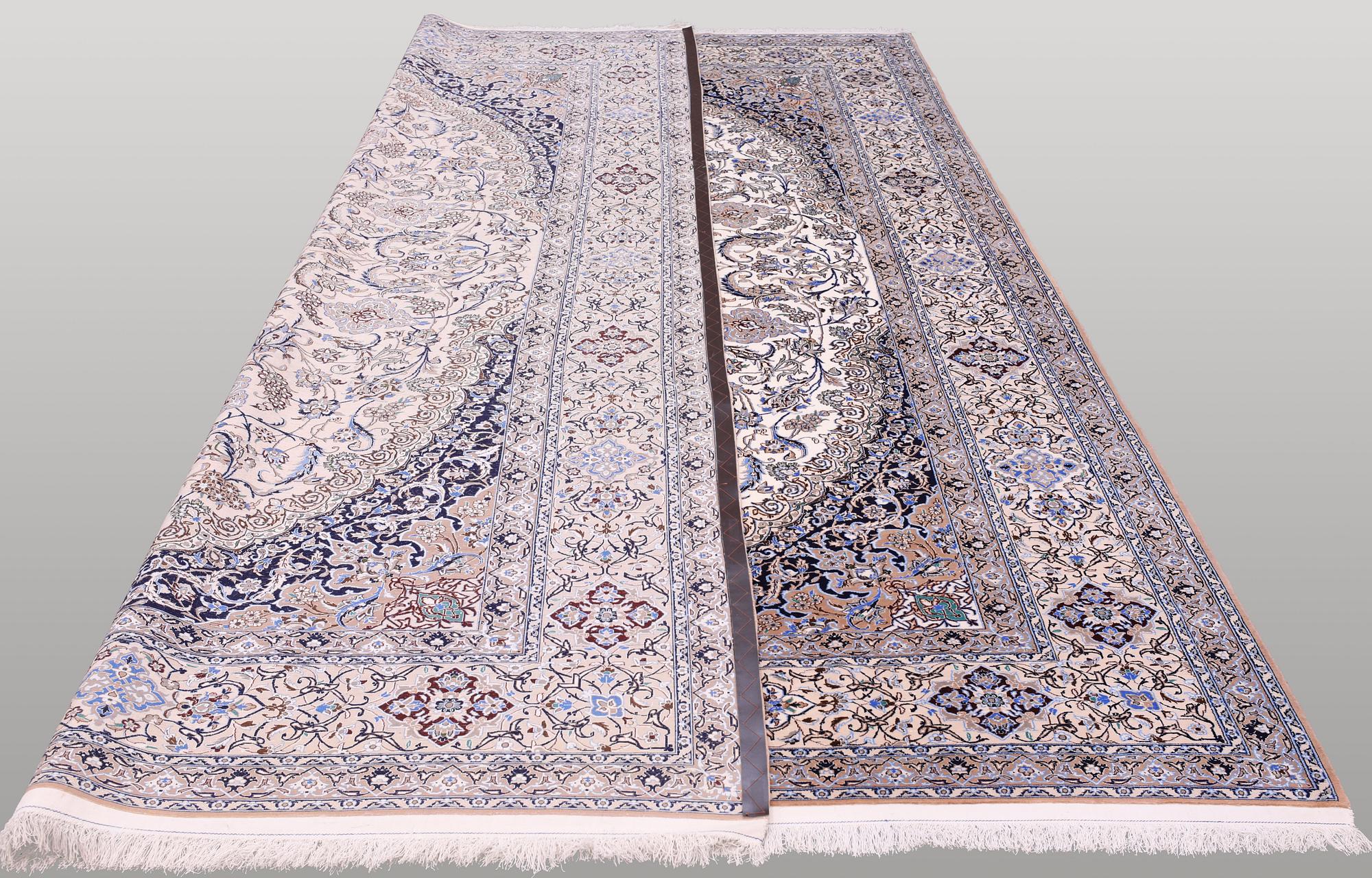 Nain part silk, 6LAA, signed, ca 392 x 300 cm.