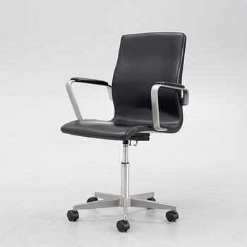 Arne Jacobsen, an 'Oxford' swivel chairs, Fritz Hansen, Denmark, 1986.