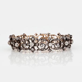 864. ARMBAND med gammal- och rosenslipade diamanter.