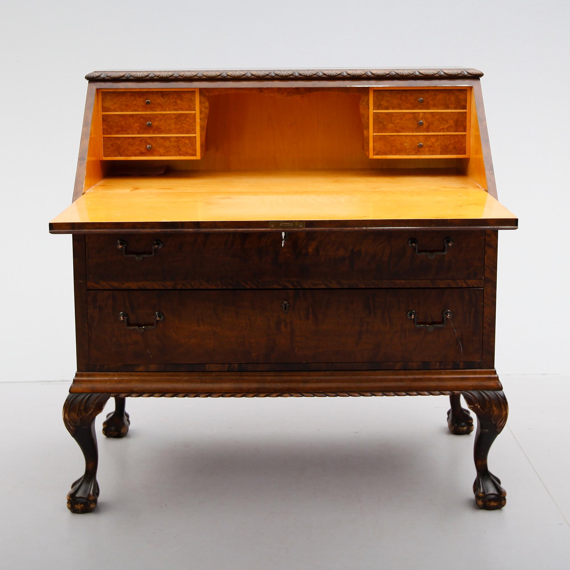 SEKRETÄR, Chippendalesti, 1900-talets första hälft.