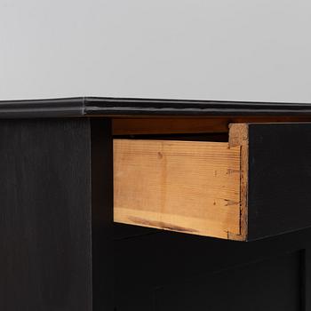 Skänk, tidigt 1900-tal.