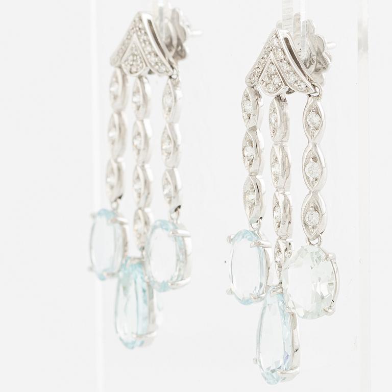 Örhängen, 18K vitguld med akvamariner och briljantslipade diamanter.