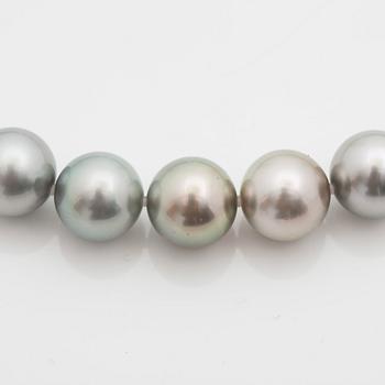 A cultured Tahitian pearl necklace. Pearls Ø 12.2 - 14.9 mm.