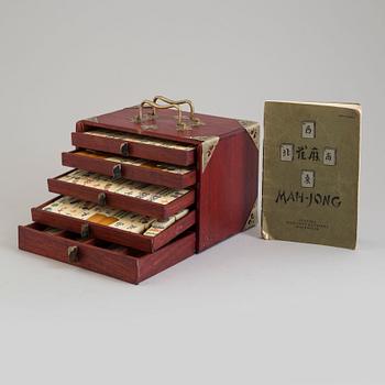 SKRIN med MAHJONG pjäser. Kina, 1900-tal.