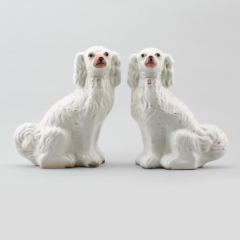 FIGURER, 1 par, porslin, Staffordshire, 1900-talets första hälft.