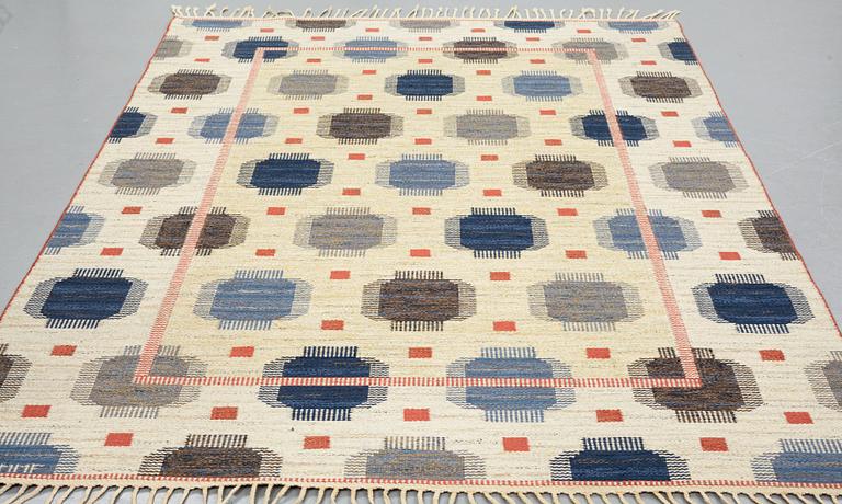 Märta Måås-Fjetterström, a carpet, "Blåplump", flat weave, ca 263-265 x 181,5-182,5 cm, signed AB MMF.
