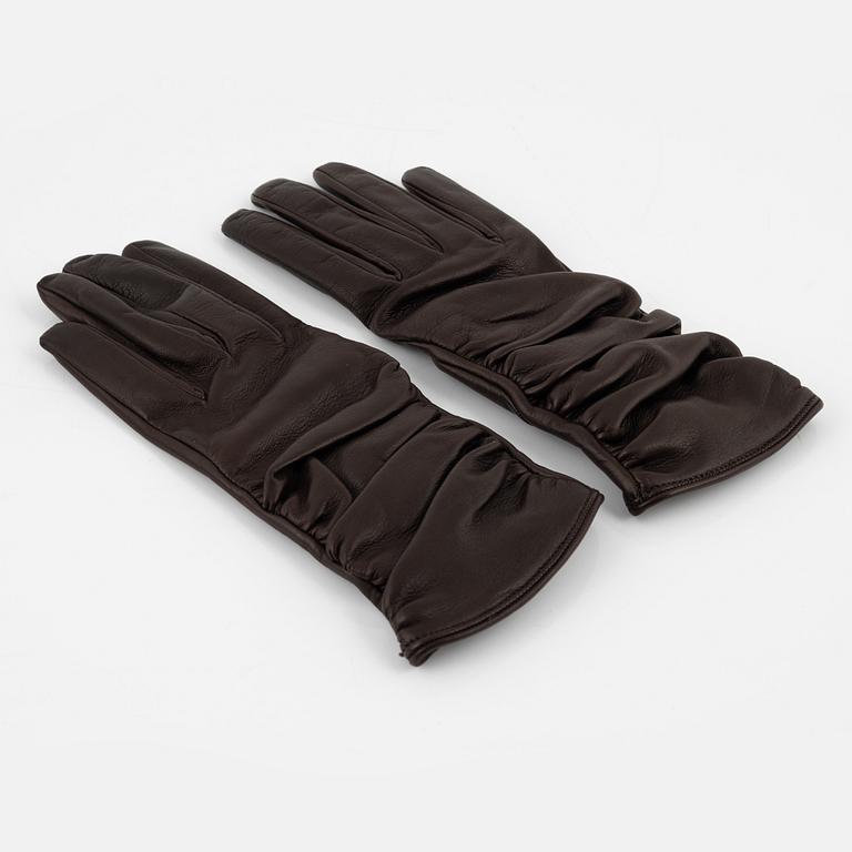 Prada, a pair of brown lambskin gloves, size 7.