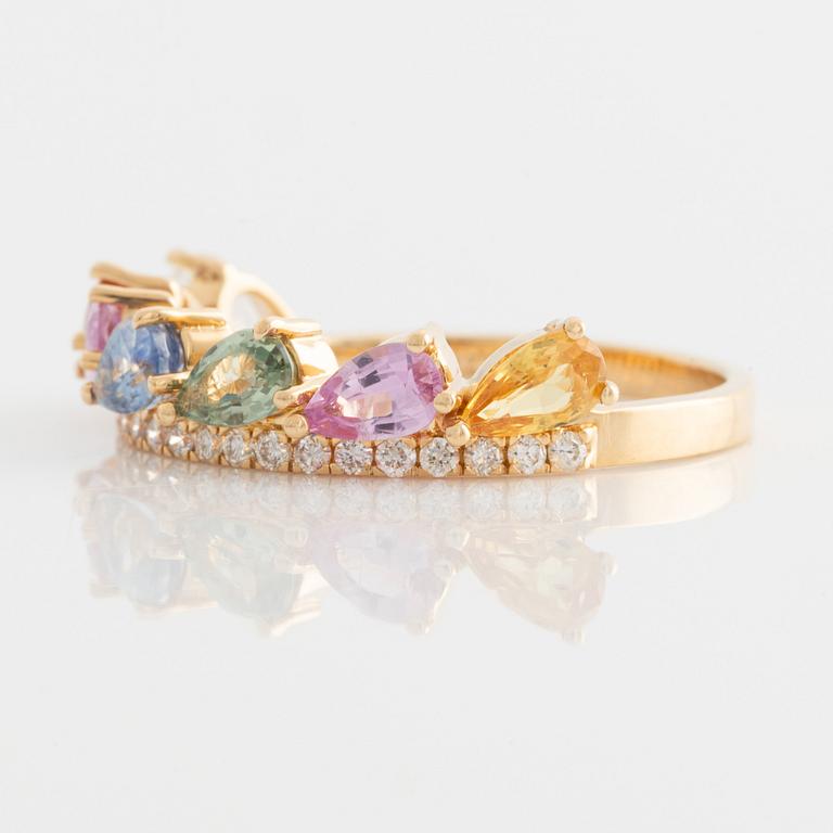 Ring in 18K gold with sapphires in various colors and round brilliant-cut diamonds.