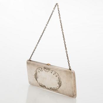 Iltalaukku, hopeaa. Suomen Kultaseppä Oy, Turku 1919.