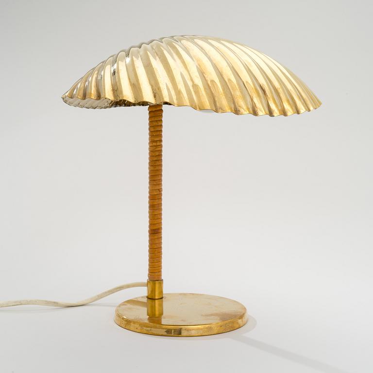 PAAVO TYNELL, BORDSLAMPA. Snäcka. Tillverkad av Taito Oy. Formgiven 1938/39.