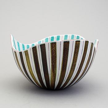 STIG LINDBERG, skål av fajans, Gustavsberg studio 1950-tal.