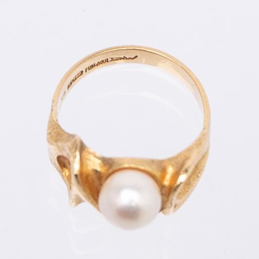 Björn Weckström, ring, "Lappmagi", 18K gold and cultured pearl, Lapponia.