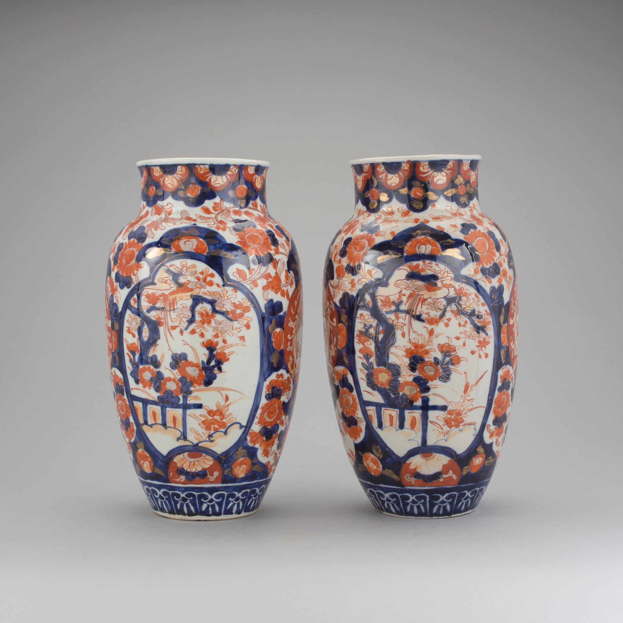 VASER, ett par, porslin, Imari, Japan, 1900-talets början.