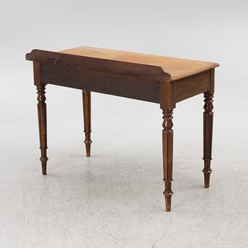 Desk England, late 19th century.