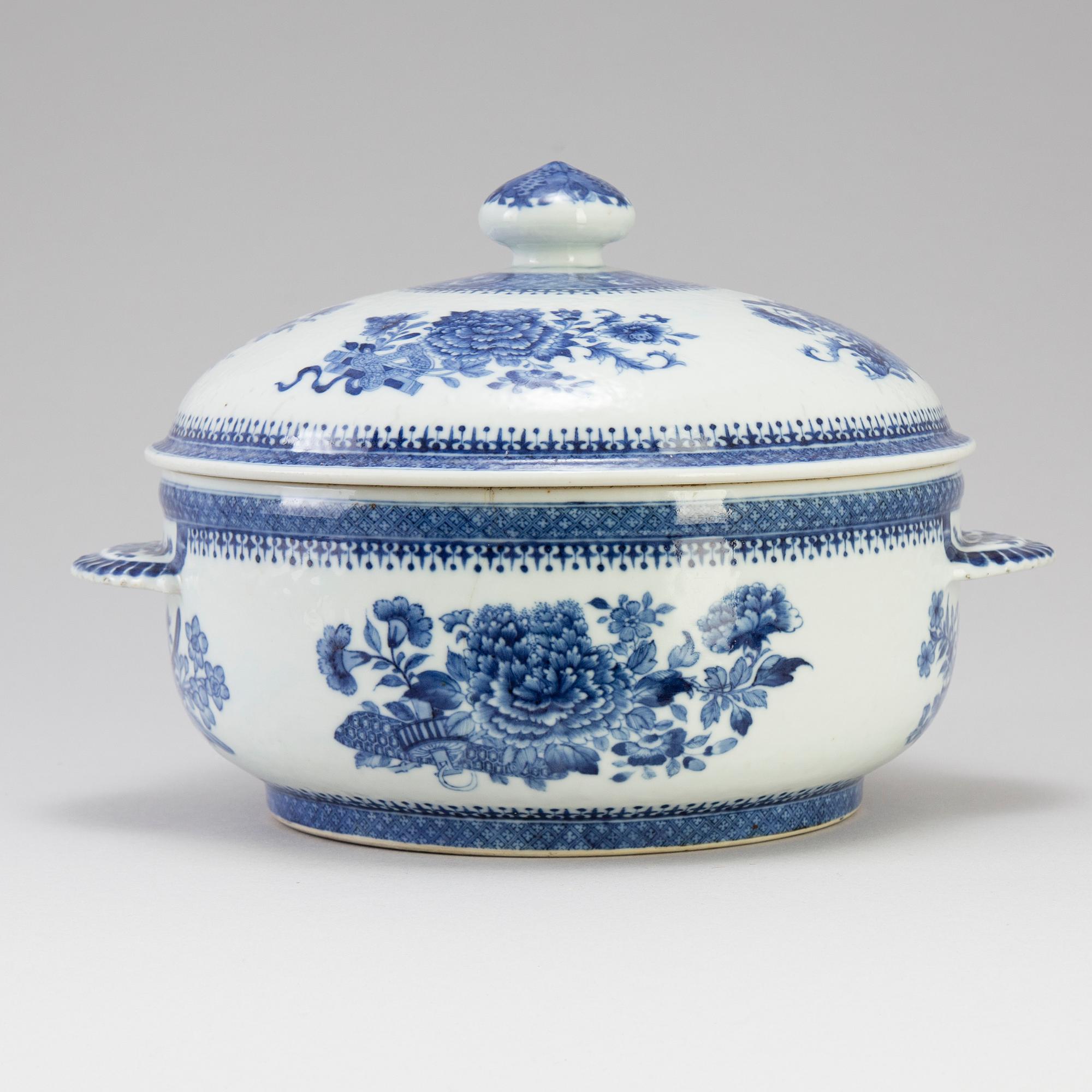 Terrin med lock, kompaniporslin, Kina, Qing dynastin, Qianlong (1736-95),