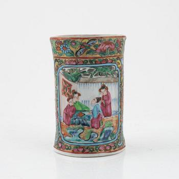 A pierced Chinese Canton vase, 19th century.