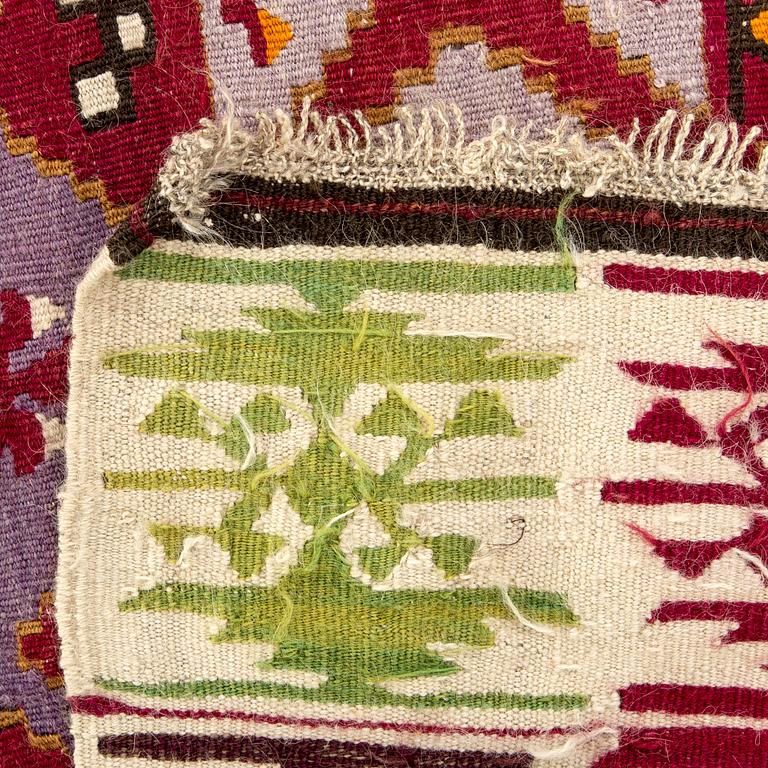 KELIM  semiantik två våder, ca 435 x 84 samt ca 413 x 83 cm.