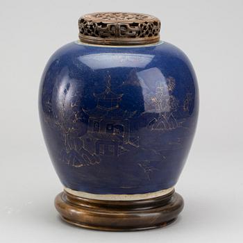 A Chinese powder blue porcelain jar, Qing dynasty, Qianlong (1736-95).