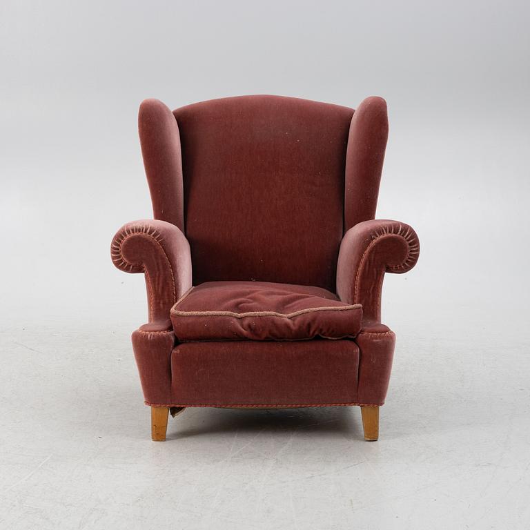 A lounge chair, Swedish modern, first half of the 20th century.