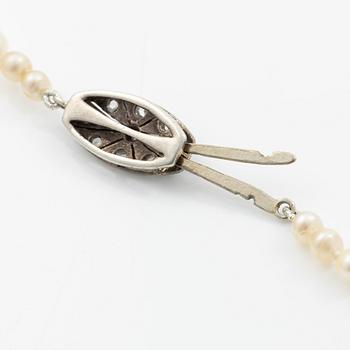 Necklace with pearls. Accompanied by a report from GCS.