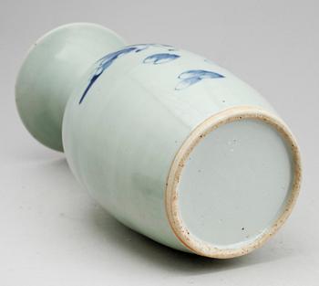 GOLVVAS, porslin, Kina, sannolikt 1900-tal.