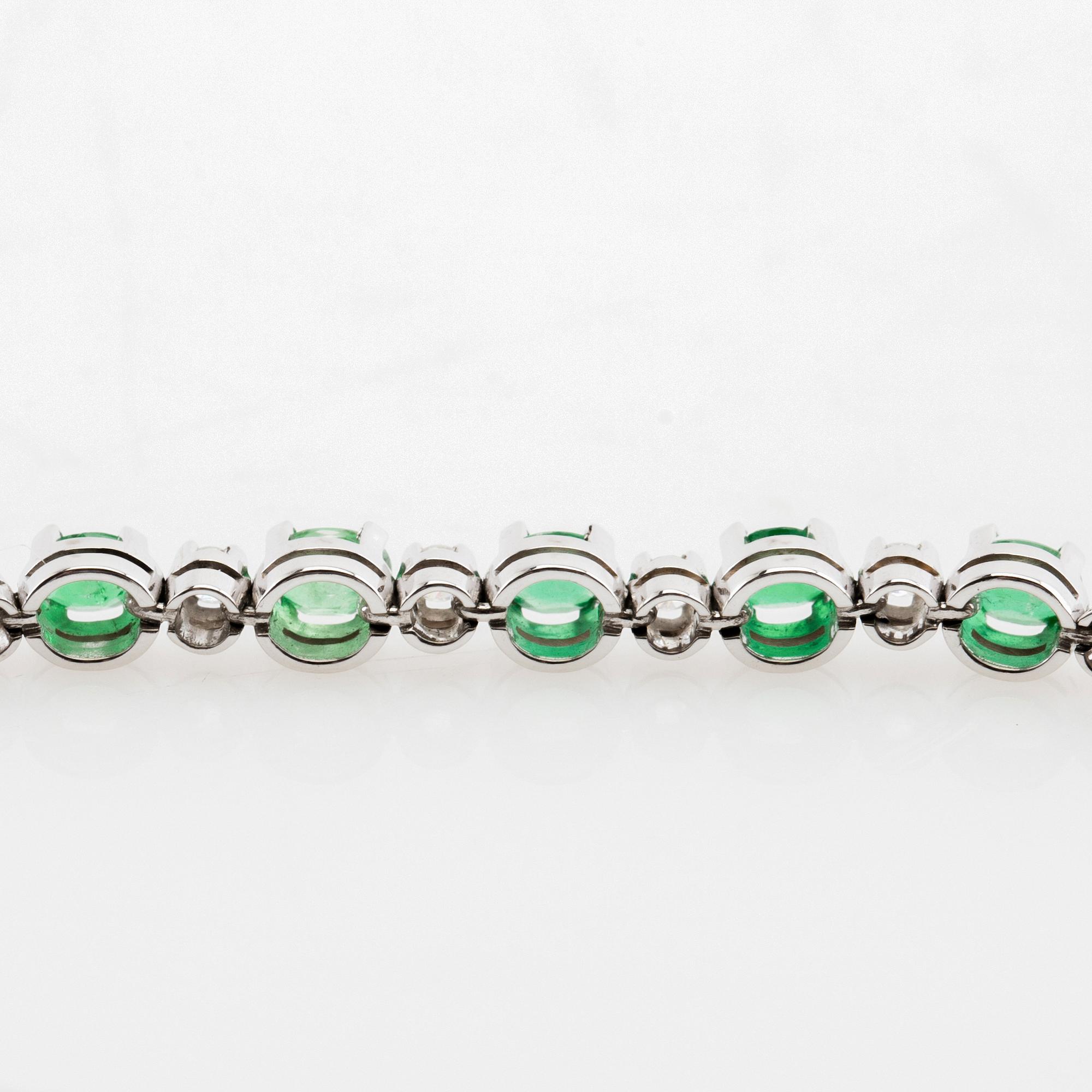 Armband 18K vitguld med runda briljantslipade diamanter.