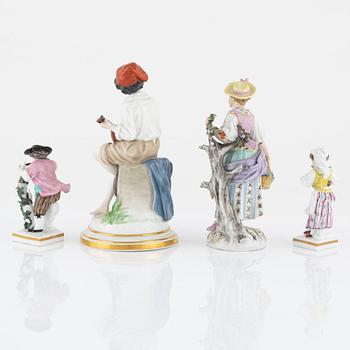 Figuriner, fyra stycken, porslin. Olika tillverkare, sen 1800-tal-1900-talets första hälft.
