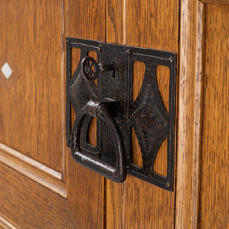 A Cabinet ny NK verkstäder from the early 20th century.