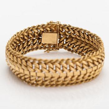 An 18K gold bracelet.