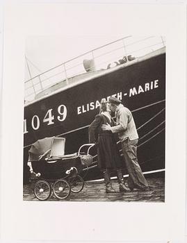 WILLY RONIS, Limited Edition Portfolio with 12 Collotype Plates, signed and numbered 254/290 on the colophon.