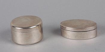 SNUSDOSA SAMT DOSA, silver, bl a Gustaf Henrik Sidwall, Norrköping, 1842.