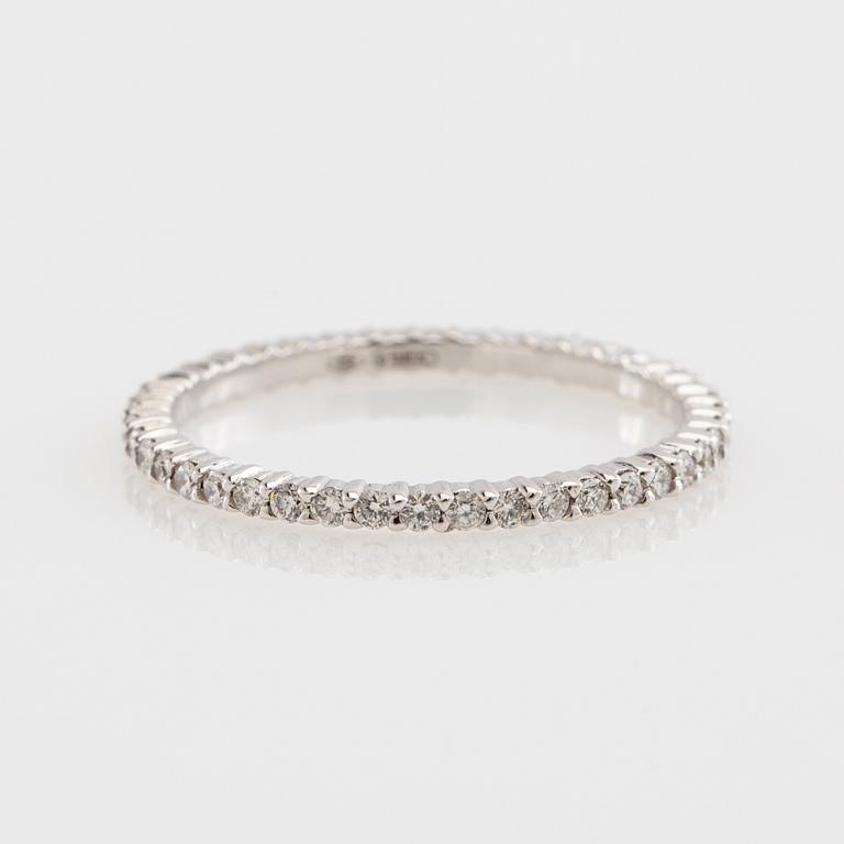 Alliansring, 18k vitguld med briljantslipade diamanter.