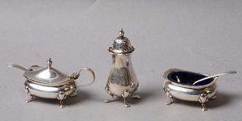 SALTKAR, 2 st, samt STRÖARE, silver, Birmingham 1924.