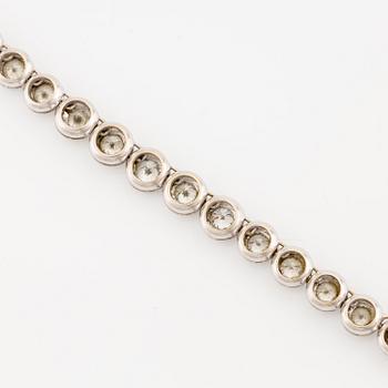 Collier 18K vitguld med runda briljantslipade diamanter.