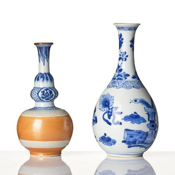 Two blue and white vases, Qing dynasty, Kangxi (1662-1722).