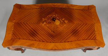 SKRIVBORD, rokokostil, 1900-talets mitt.