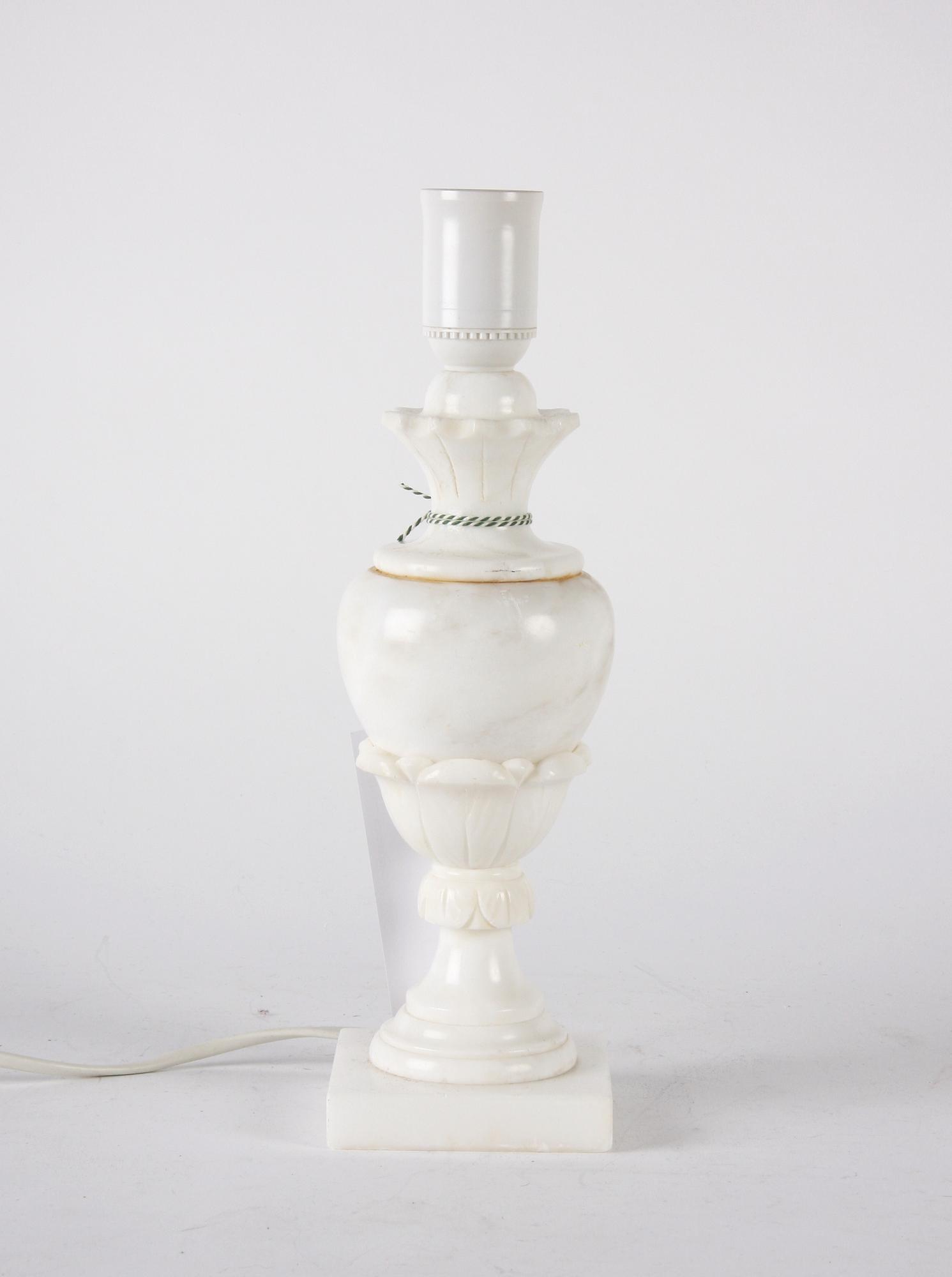 BORDSARMATUR, alabaster.