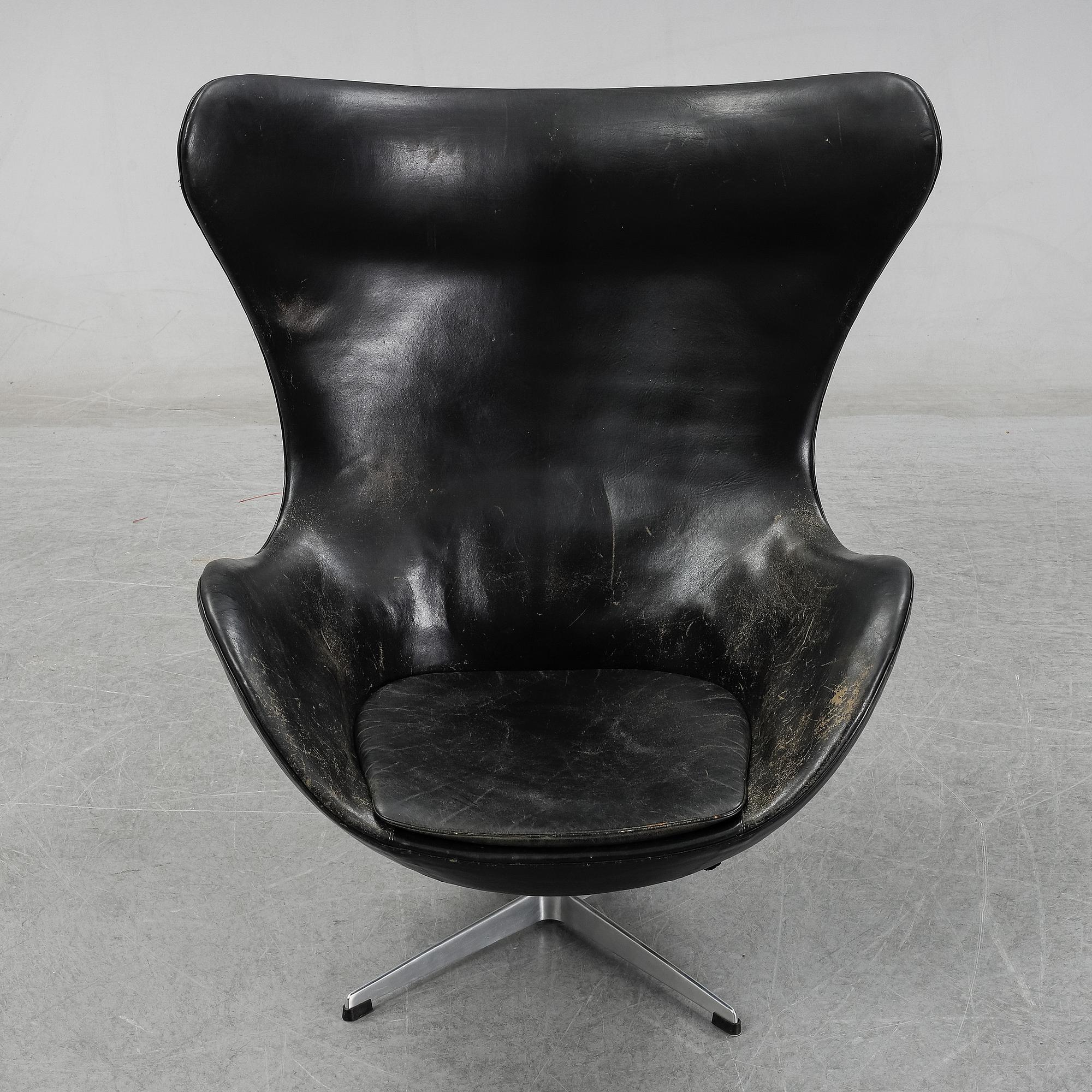 An 'Egg chair' by Arne Jacobsen for Fritz Hansen, designed 1958.